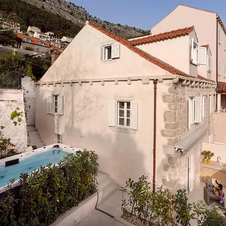 Appartement Miri, Heritage Superior With Swimming Pool